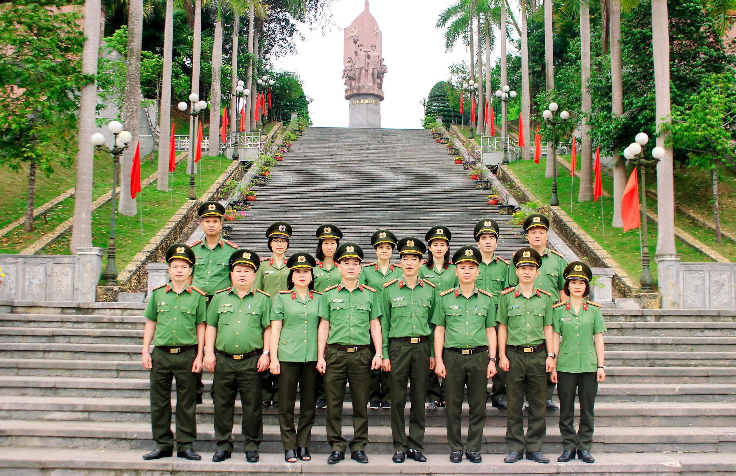 Phòng Xây dựng phong trào toàn dân bảo vệ an ninh Tổ quốc: Tổ chức về nguồn, báo công